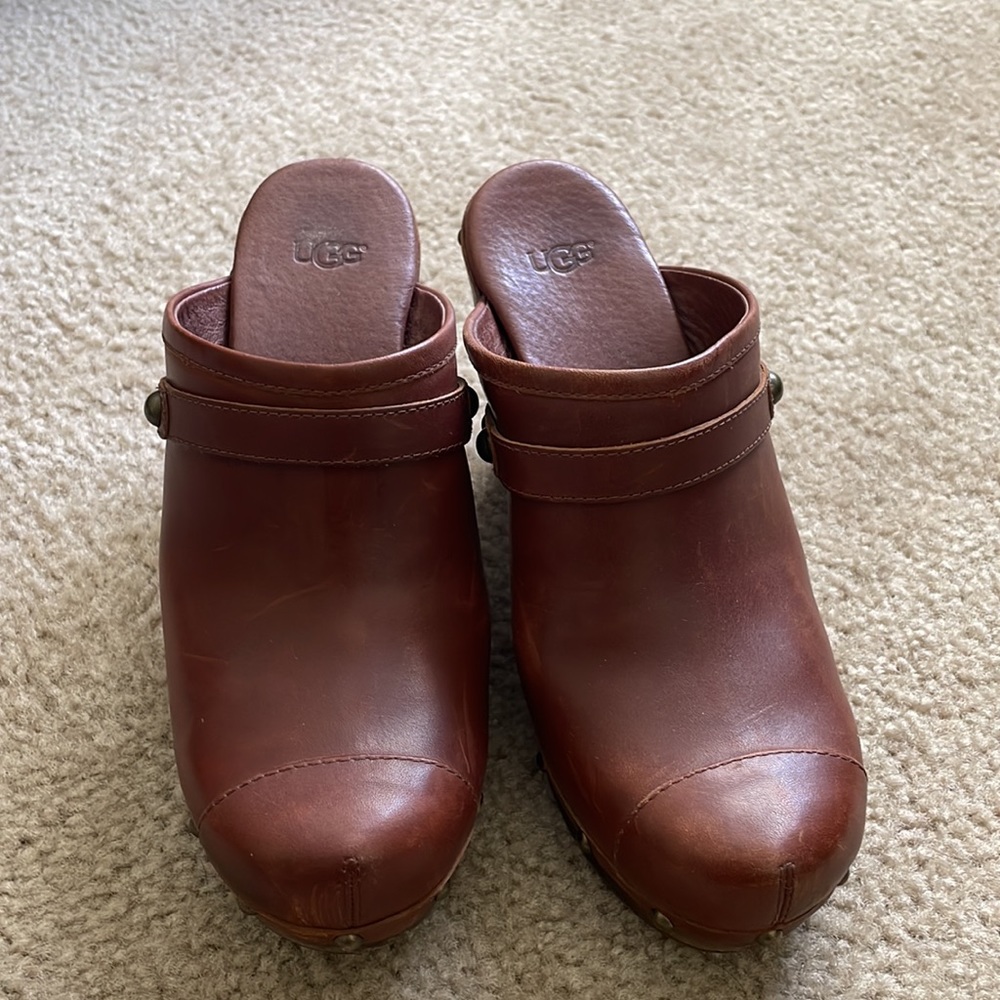 Ugg clogs